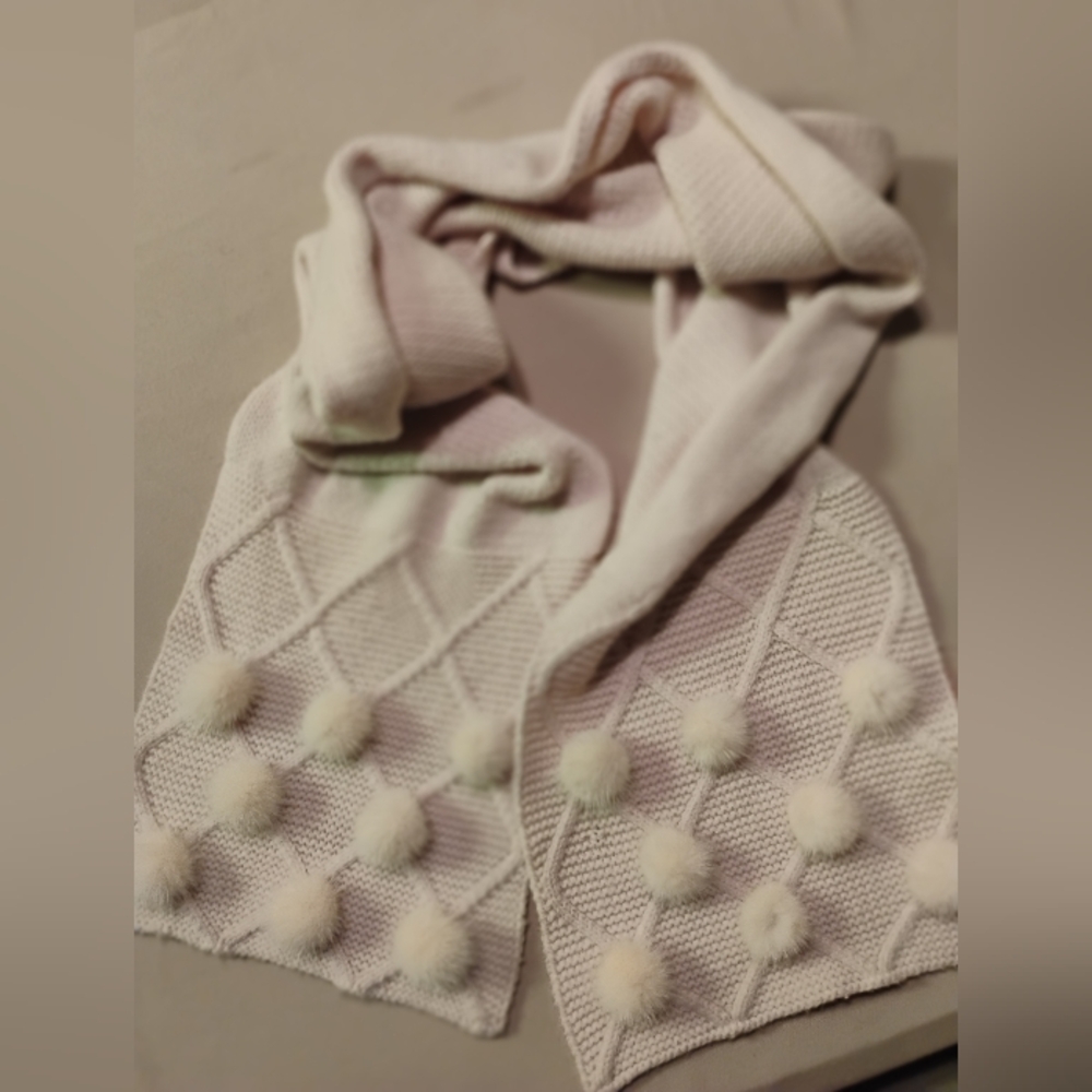 CREAM SWEATER SCARF WITH POM POMS